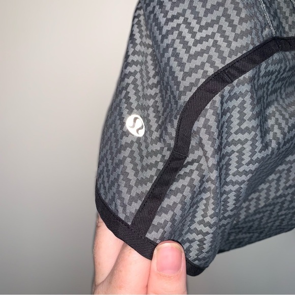 Lululemon Run Times Short *2-way Stretch Giant Herringbone Swift Black White 4 - Picture 6 of 7